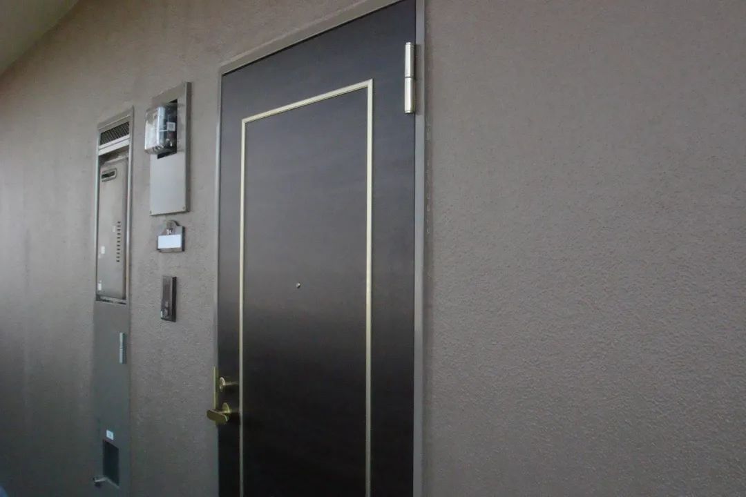 开发商配的防盗门不用换 但很多人把钱花错了地方